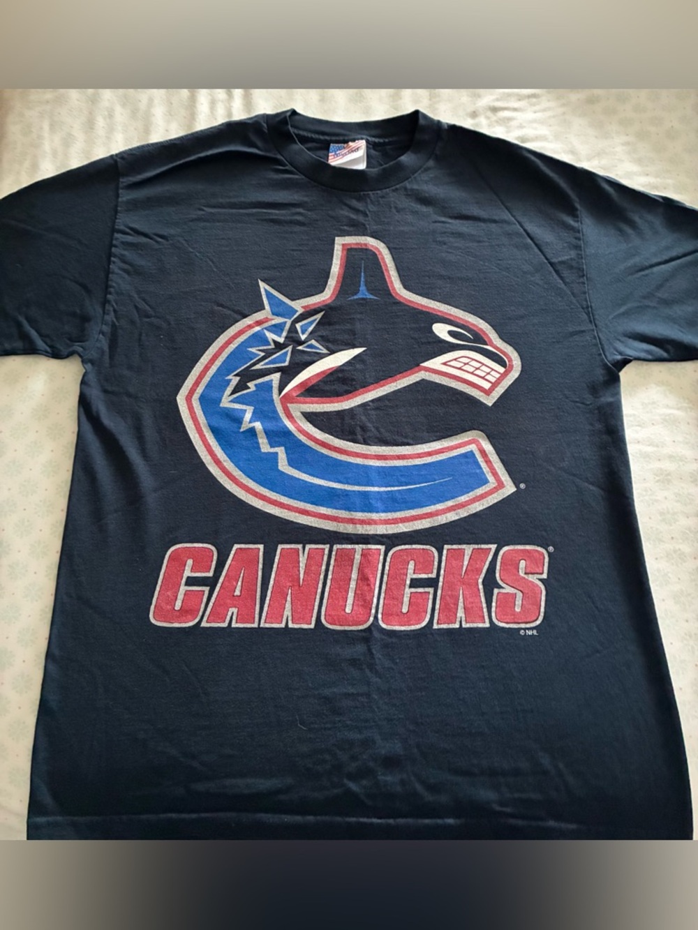 Vintage Vancouver Canucks Men's Navy Short Sleeve Graphic Tee